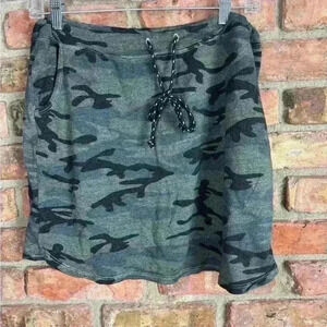 Sundry Camo Pull On Knit Skirt. Size 2